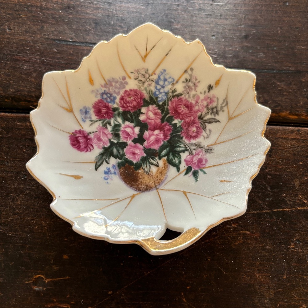 Vintage 1940"s Nasco Leaf Jewelry/Trinket Dish/Plate